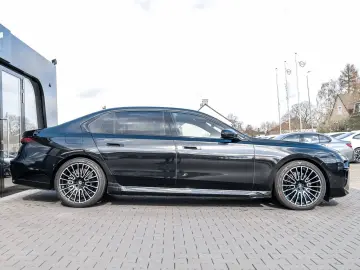 BMW 740d xDrive M Sport HUD PANO ACC 360 KAM RFK TV