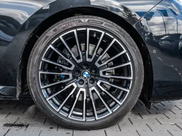 BMW 740d xDrive M Sport HUD PANO ACC 360 KAM RFK TV