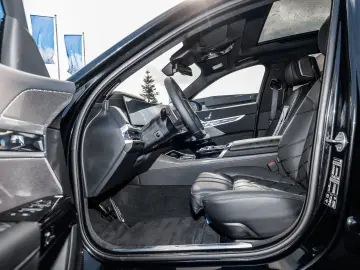 BMW 740d xDrive M Sport HUD PANO ACC 360 KAM RFK TV