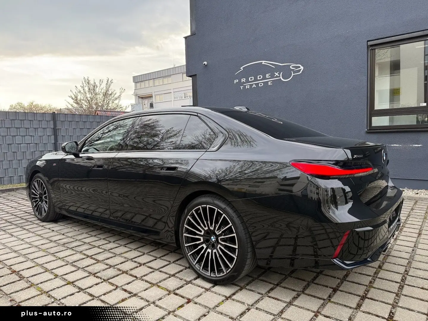 BMW 740d xD M-Sport A-Türe Sky TV SoftClos B&W FULLL