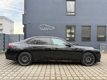 BMW 740d xD M-Sport A-Türe Sky TV SoftClos B&W FULLL