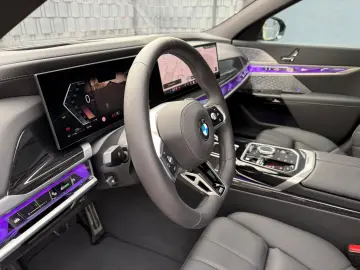 BMW 740d xD M-Sport A-Türe Sky TV SoftClos B&W FULLL