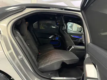 BMW 740 d INDIVIDUAL TWO-TONE TV A-Türen KRISTALL