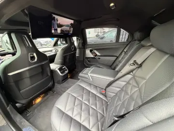 BMW 740 d xDrive M Sport CINEMA-TV SKY LOUNGE ICONIC