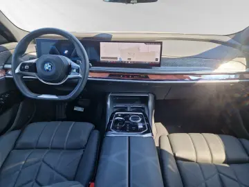 BMW 750e xDrive TV-Fond-Entertainment SkyLounge Auto