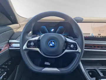 BMW 750e xDrive TV-Fond-Entertainment SkyLounge Auto
