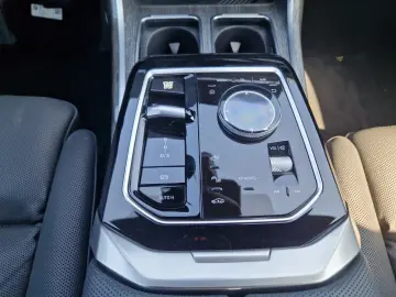 BMW 750e xDrive TV-Fond-Entertainment SkyLounge Auto