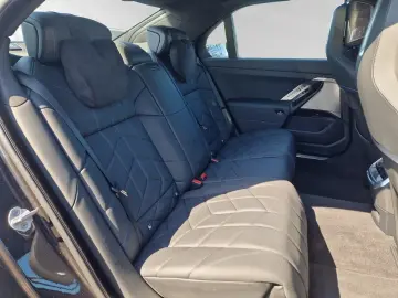 BMW 750e xDrive TV-Fond-Entertainment SkyLounge Auto