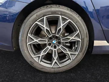 BMW 740d xDrive TV-Fond-Entertainment Autobahnass.