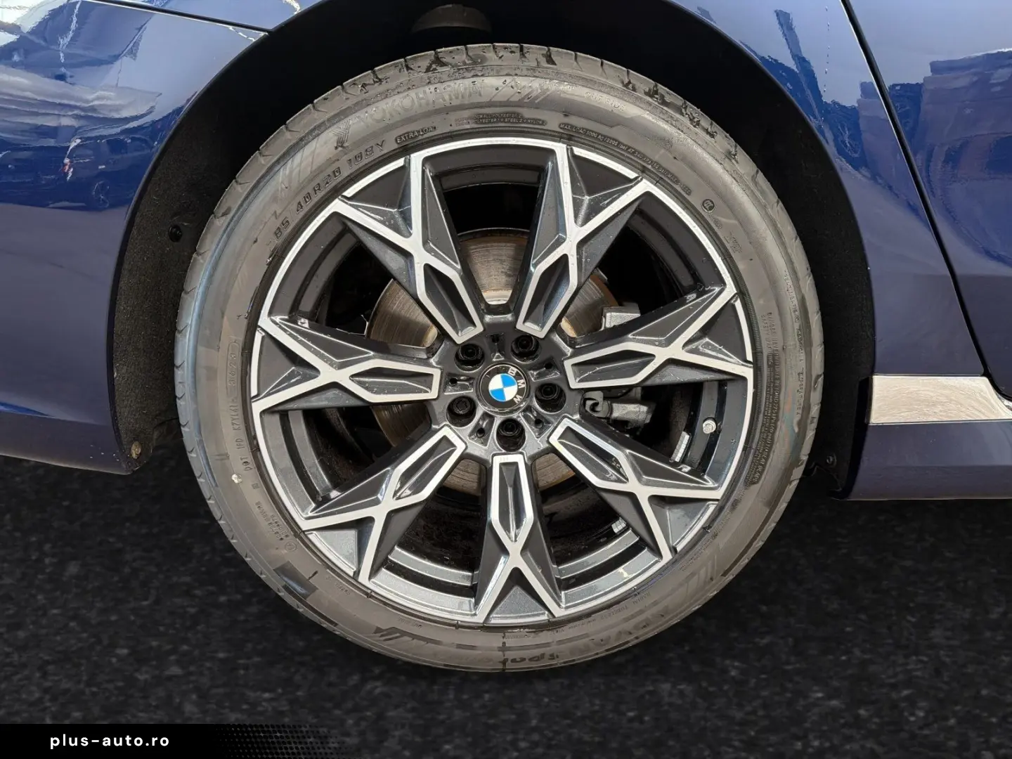 BMW 740d xDrive TV-Fond-Entertainment Autobahnass.
