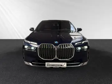 BMW 740d xDrive TV-Fond-Entertainment Autobahnass.