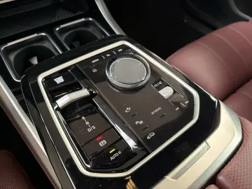 BMW 740d xDrive TV-Fond-Entertainment Autobahnass.