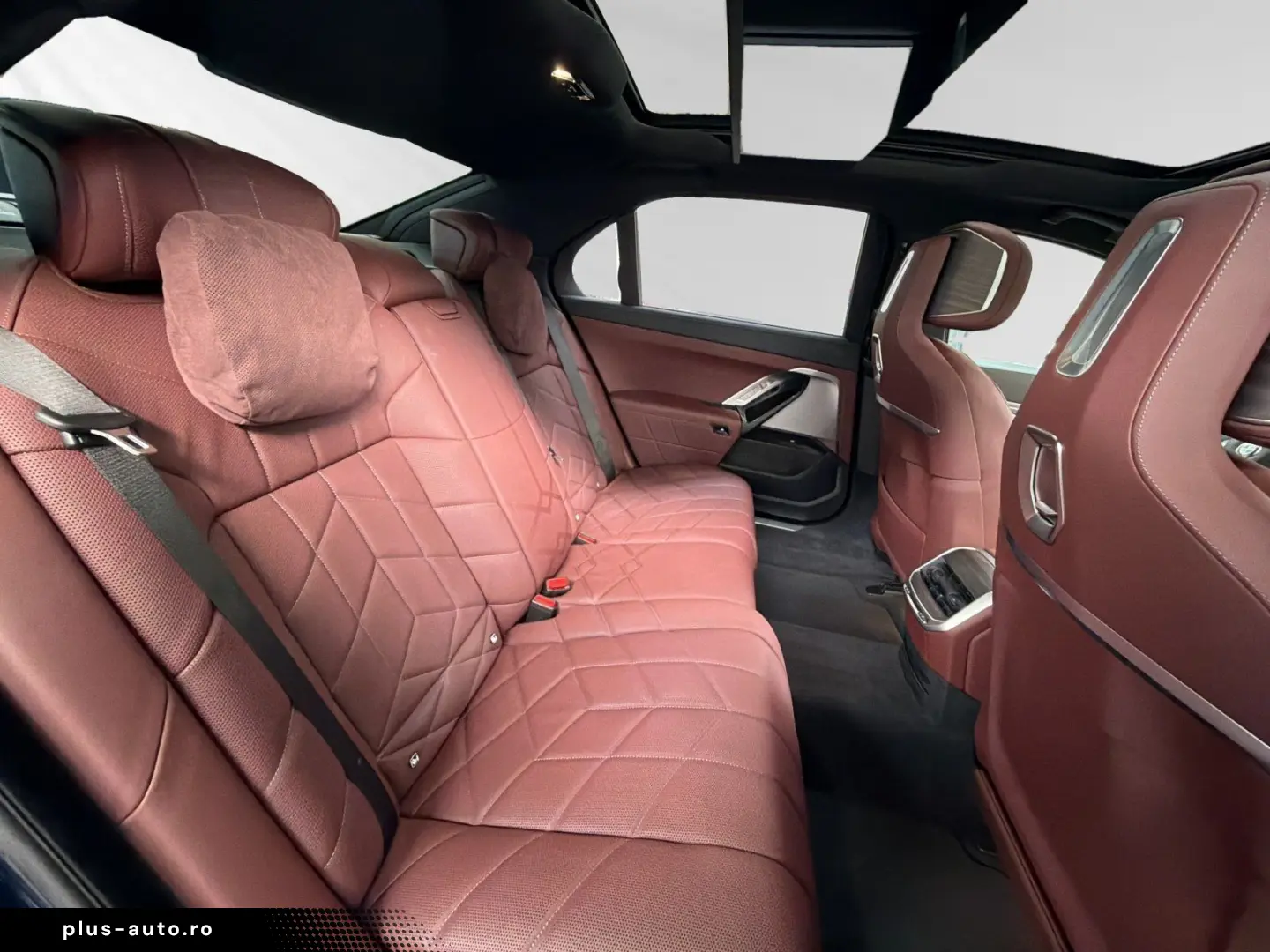 BMW 740d xDrive TV-Fond-Entertainment Autobahnass.