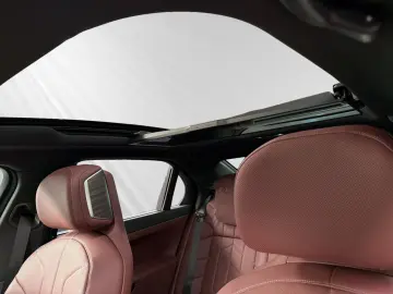 BMW 740d xDrive TV-Fond-Entertainment Autobahnass.