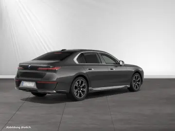 BMW 750e xDrive TV-Fond-Entertainment SkyLounge