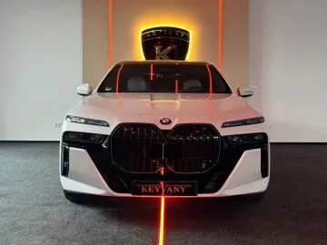 BMW 740d xD 4xMASSG MPRO SKY TV KRIST EXC.LNG B&W 21