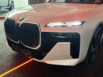 BMW 740d xD 4xMASSG MPRO SKY TV KRIST EXC.LNG B&W 21