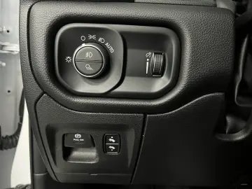 DODGE RAM 5 7l V8  Longbed  AHK   SHZ  4x4