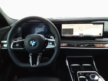 BMW 740d xDr M SPORT FondEnt SkyL StHz 360 B&W DAPro