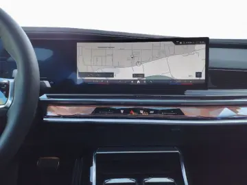 BMW 740d xDr M SPORT FondEnt SkyL StHz 360 B&W DAPro