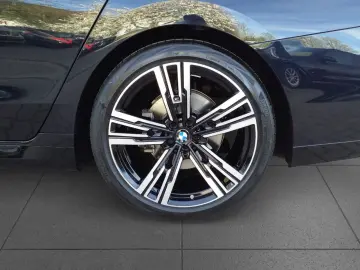 BMW 740d xDr M SPORT FondEnt SkyL StHz 360 B&W DAPro