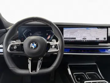 BMW 740d xDr M Sport Fond-Ent StHz SkyL Autobahn B&W