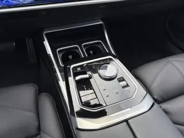 BMW 740d xDr M Sport Fond-Ent StHz SkyL Autobahn B&W
