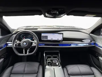 BMW 740d xDr M Sport Fond-Ent StHz SkyL Autobahn B&W