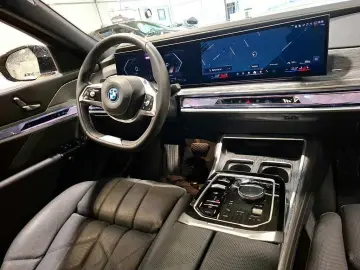 BMW 750e xDr. ExecLoundSeat.SkyLoun.FondEnt.Experien
