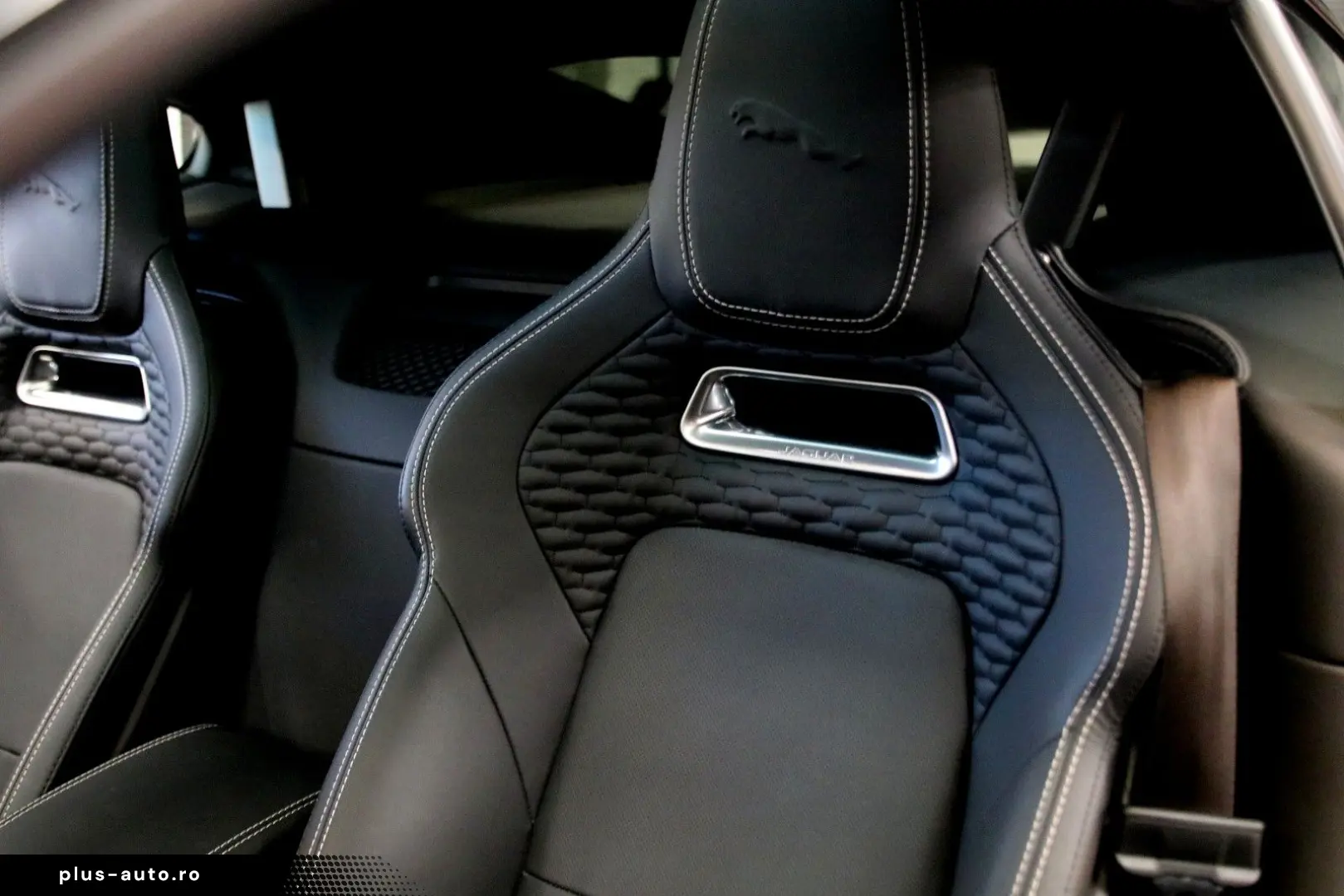 JAGUAR F-TYPE Coupe P575 R AWD 75R Edition Black