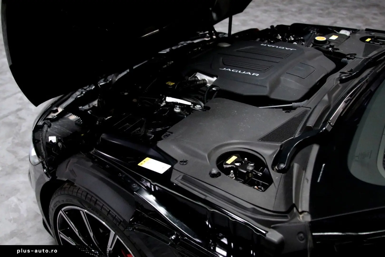 JAGUAR F-TYPE Coupe P575 R AWD 75R Edition Black