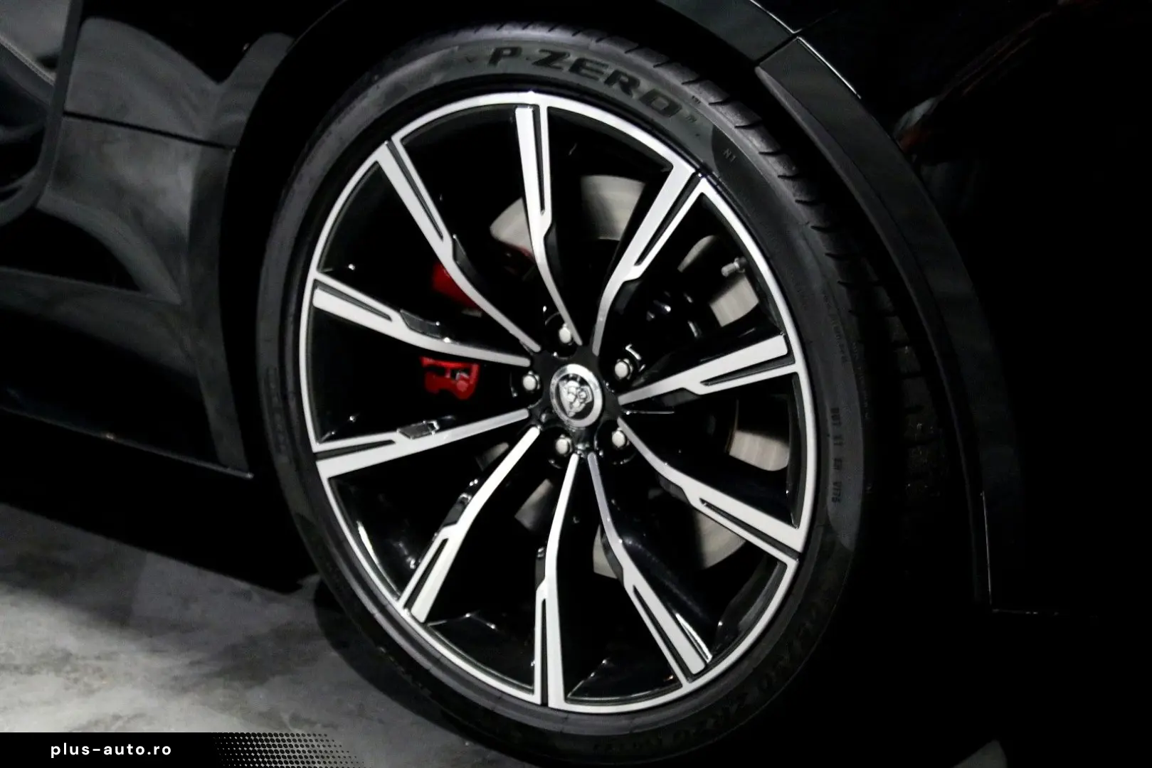 JAGUAR F-TYPE Coupe P575 R AWD 75R Edition Black