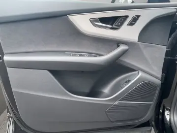 AUDI Q8 50 TDI quattro Matrix B&O Pano HuD AHK 360