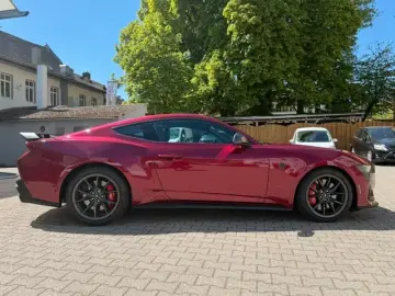 Ford Mustang V8 5.0 DARK HoRSE