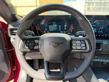 Ford Mustang V8 5.0 DARK HoRSE
