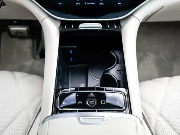 MERCEDES-BENZ EQS SUV Maybach 680  First Class Paket