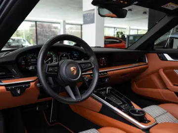 PORSCHE 911 Targa 4 Heritage Design Lift 360 LED