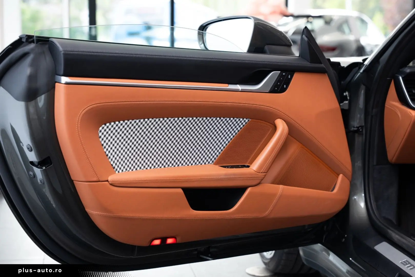 PORSCHE 911 Targa 4 Heritage Design Lift 360 LED