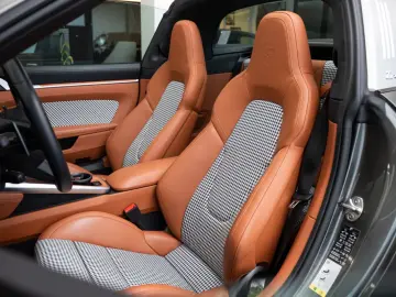 PORSCHE 911 Targa 4 Heritage Design Lift 360 LED