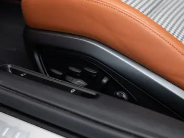 PORSCHE 911 Targa 4 Heritage Design Lift 360 LED