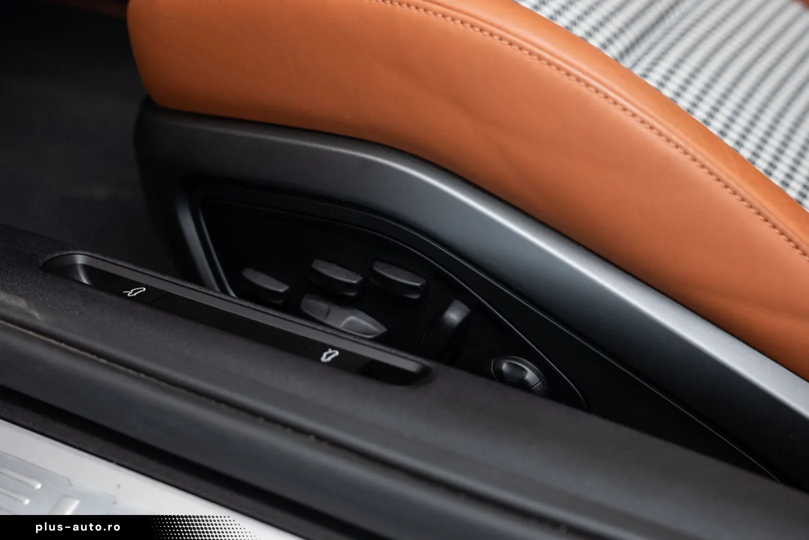 PORSCHE 911 Targa 4 Heritage Design Lift 360 LED