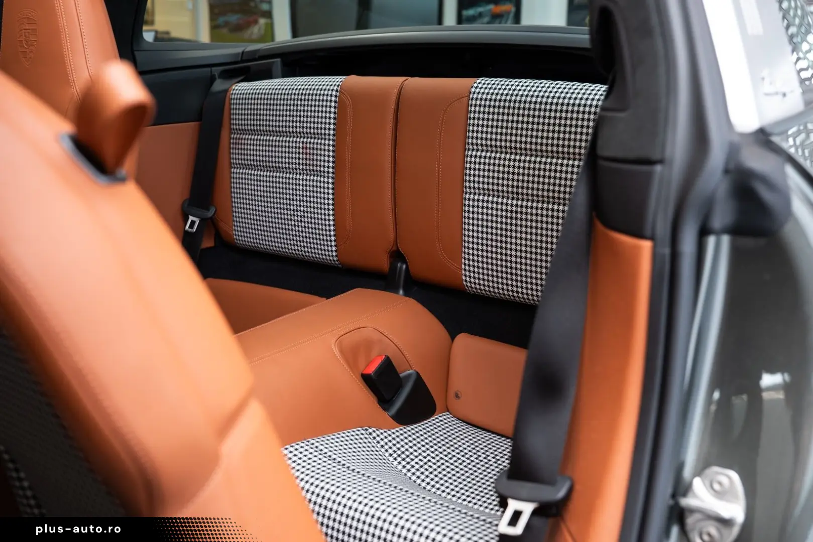 PORSCHE 911 Targa 4 Heritage Design Lift 360 LED