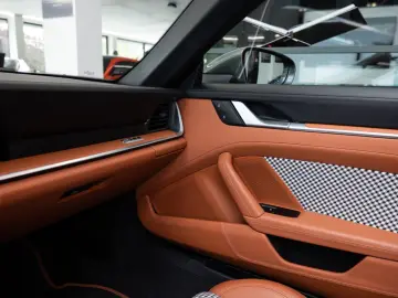 PORSCHE 911 Targa 4 Heritage Design Lift 360 LED