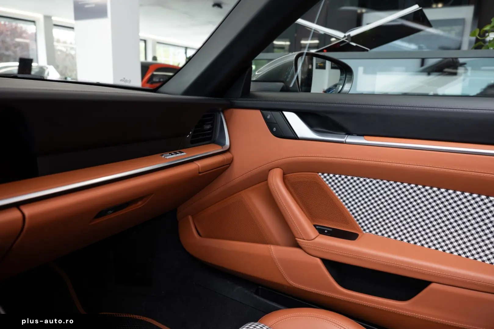 PORSCHE 911 Targa 4 Heritage Design Lift 360 LED