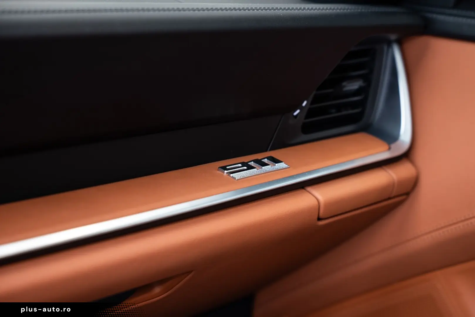 PORSCHE 911 Targa 4 Heritage Design Lift 360 LED