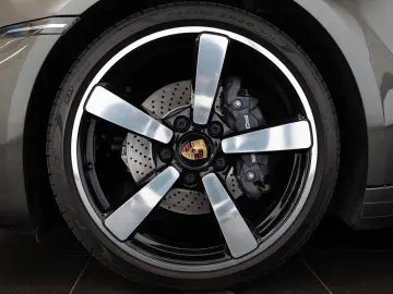 PORSCHE 911 Targa 4 Heritage Design Lift 360 LED