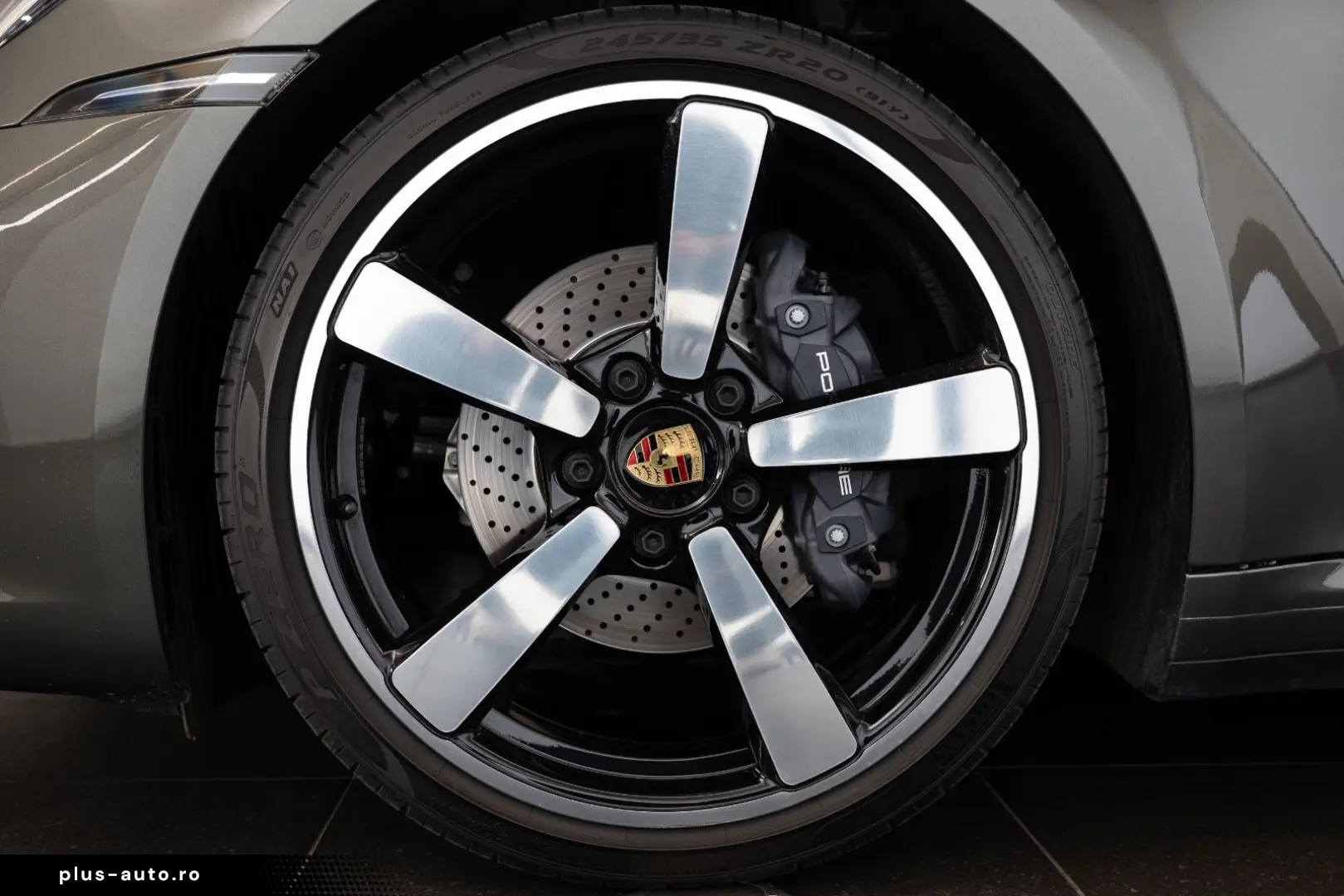 PORSCHE 911 Targa 4 Heritage Design Lift 360 LED