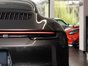 PORSCHE 911 Targa 4 Heritage Design Lift 360 LED