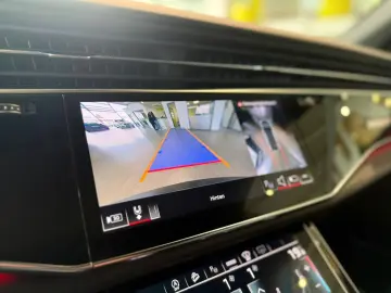 AUDI RSQ8 4.0 TFSI quattro Keramik Matrix Pano AHK