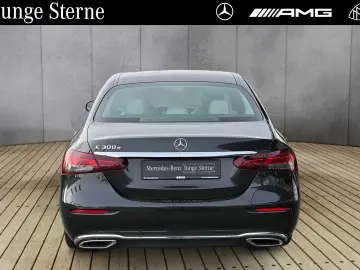 MERCEDES-BENZ E 300e Avantgarde Exclusive AHK RFK 19